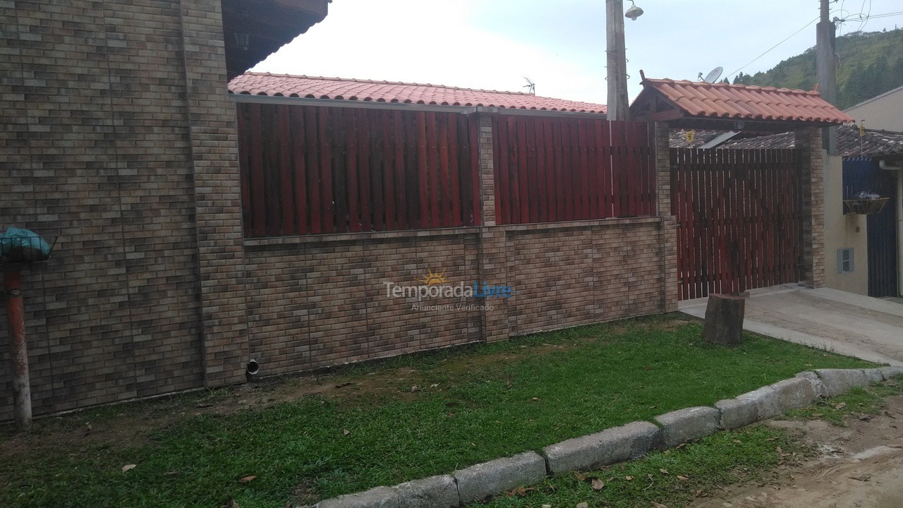 Casa para alquiler de vacaciones em Ubatuba (Praia das Toninhas)