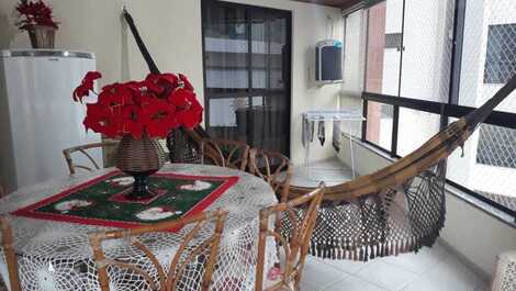 BEAUTIFUL 3 BEDROOM APARTMENT. 3 AIR. RIGHT IN THE CENTER OF MEIA PRAIA.