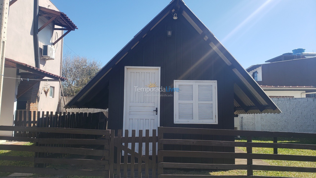 Casa para aluguel de temporada em Passo de Torres (Praia dos Molhes)