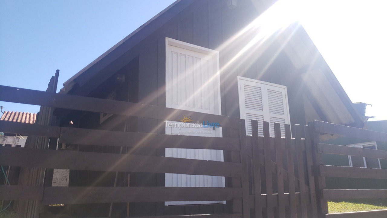 Casa para aluguel de temporada em Passo de Torres (Praia dos Molhes)