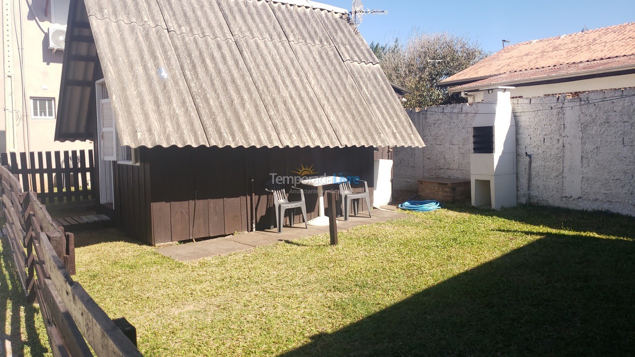 Casa para aluguel de temporada em Passo de Torres (Praia dos Molhes)
