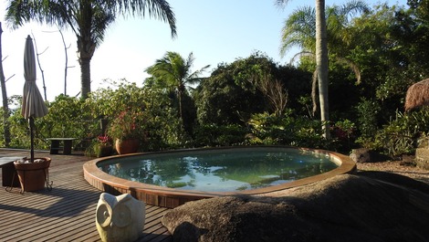 Piscina com aquecimento e hidromassagem