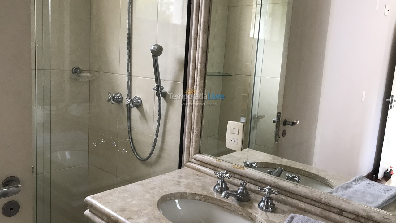 Casa para aluguel de temporada em Guarujá (Praia do Pernambuco)