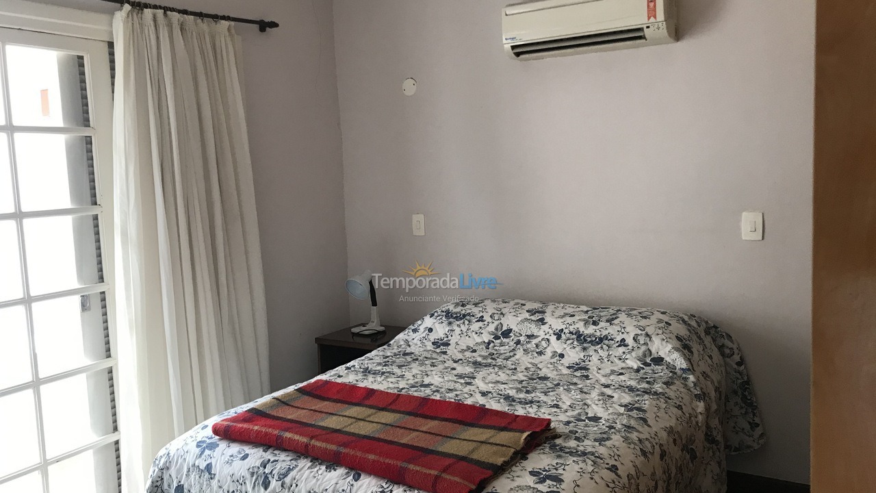 Casa para aluguel de temporada em Guarujá (Praia do Pernambuco)