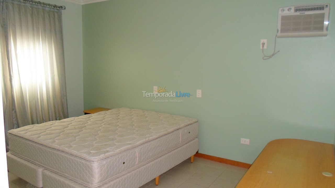 Apartamento para aluguel de temporada em Itapema (Meia Praia)