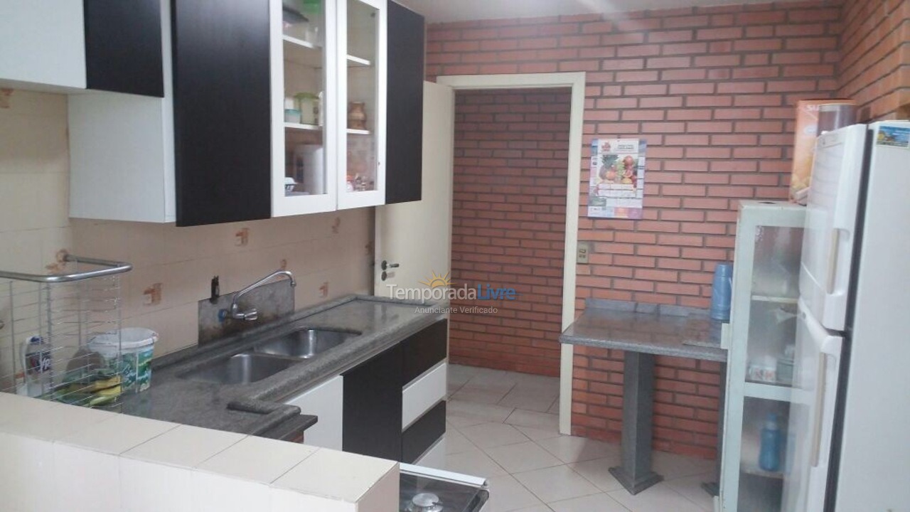 Casa para aluguel de temporada em Itapema (Meia Praia)