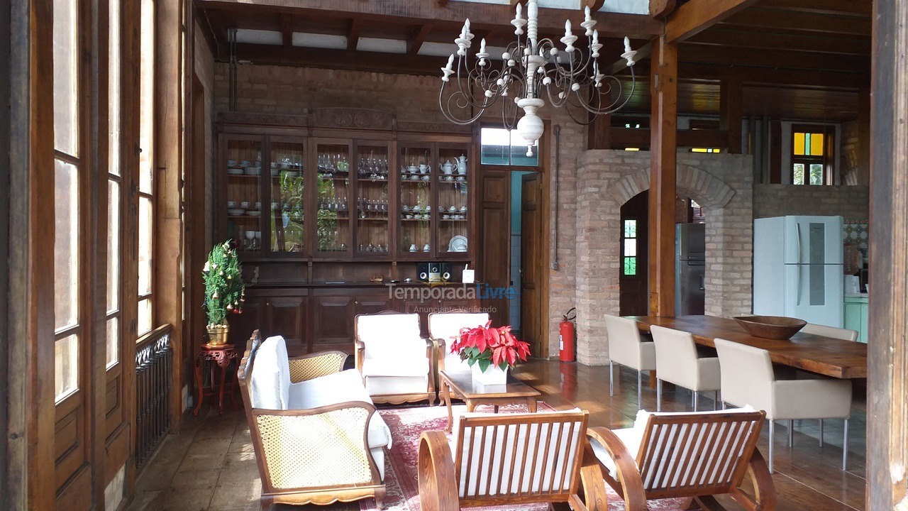 Casa para aluguel de temporada em Guarujá (Praia do Pernambuco)