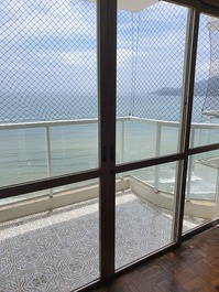 2 sacadas frente ao mar com proteção