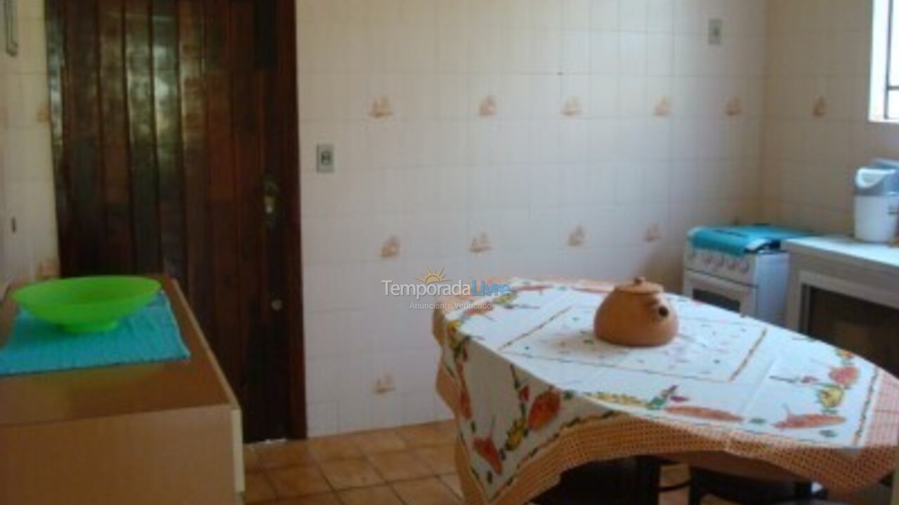 Casa para aluguel de temporada em Caraguatatuba (Martim de Sá)