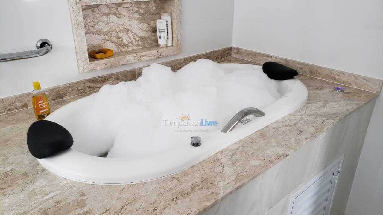 Apartamento para aluguel de temporada em Guarujá (Pitangueiras)