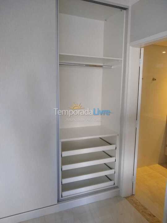 Apartamento para aluguel de temporada em Guarujá (Pitangueiras)