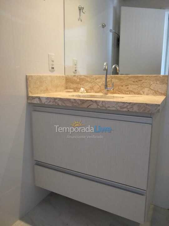 Apartamento para aluguel de temporada em Guarujá (Pitangueiras)