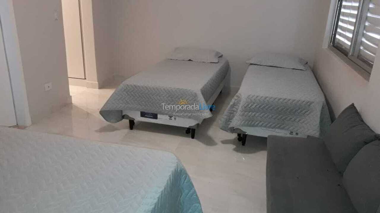 Apartamento para aluguel de temporada em Guarujá (Pitangueiras)