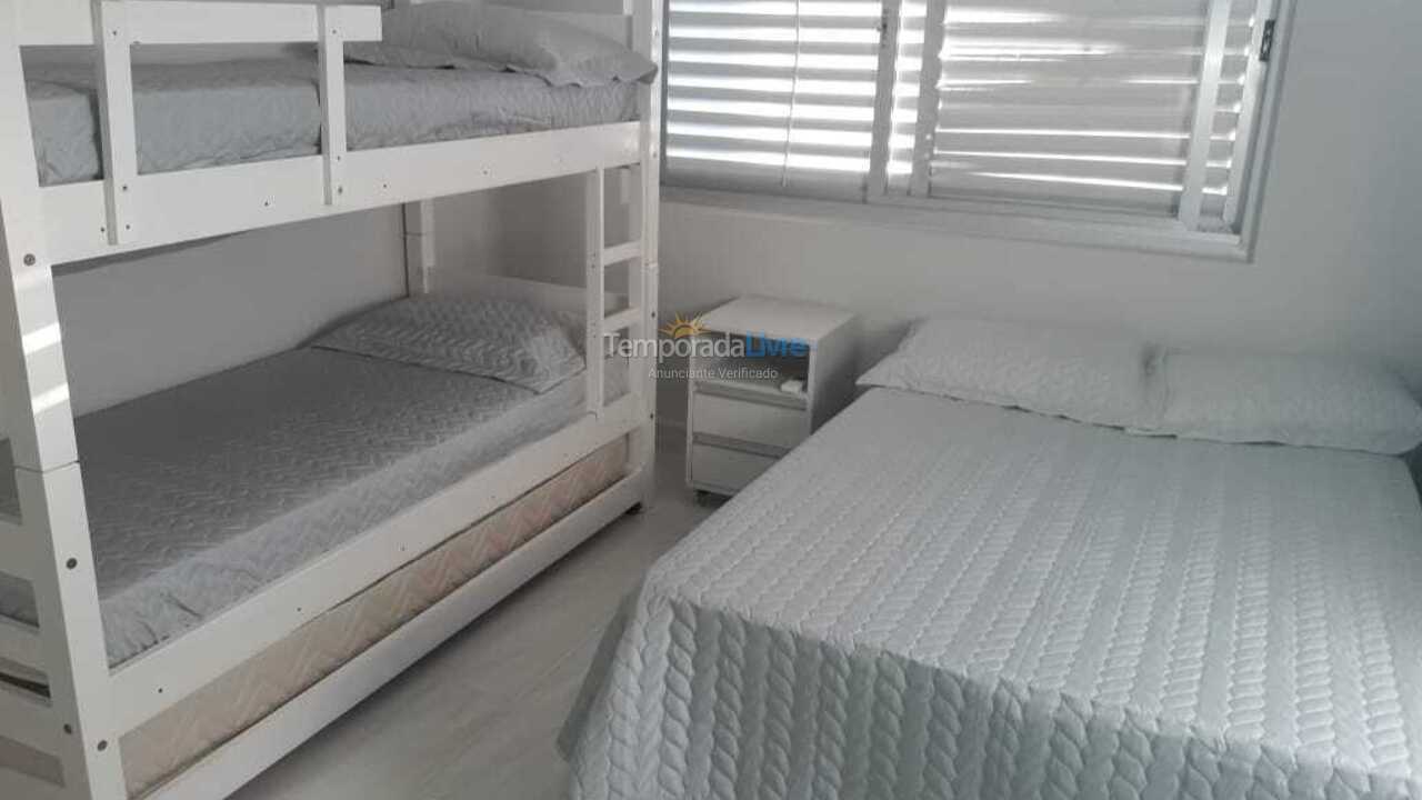 Apartamento para aluguel de temporada em Guarujá (Pitangueiras)