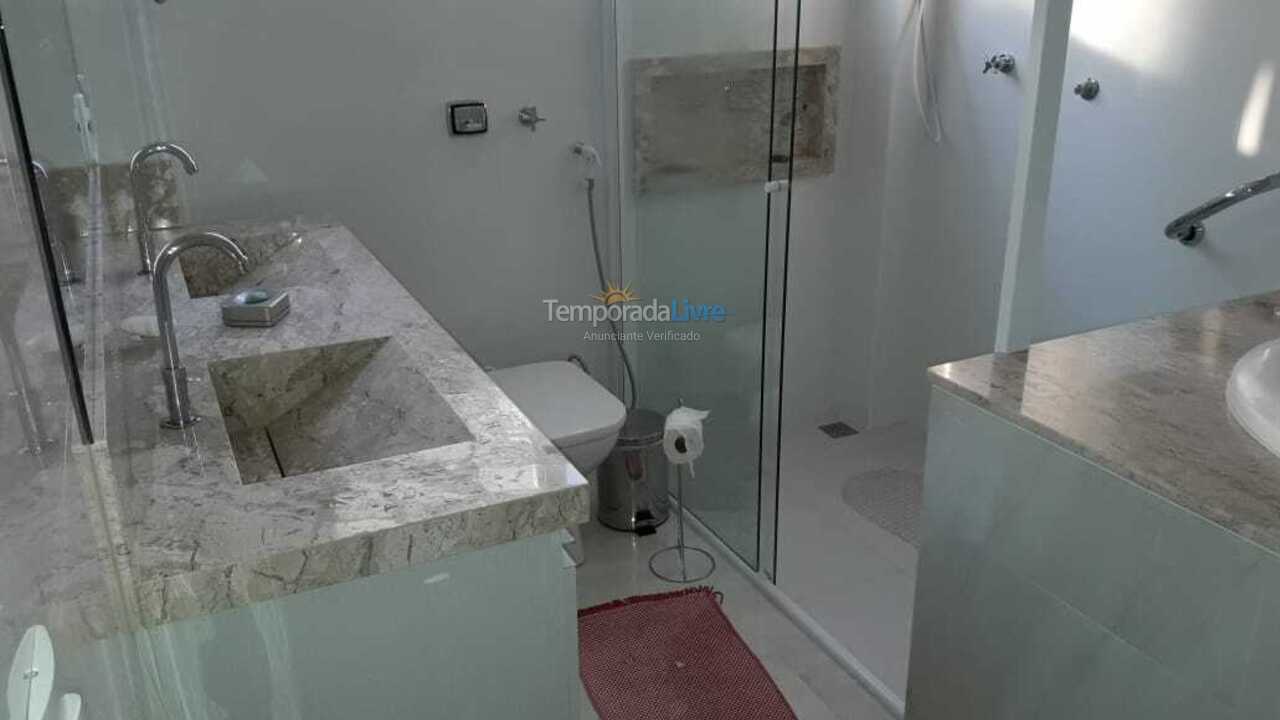 Apartamento para aluguel de temporada em Guarujá (Pitangueiras)
