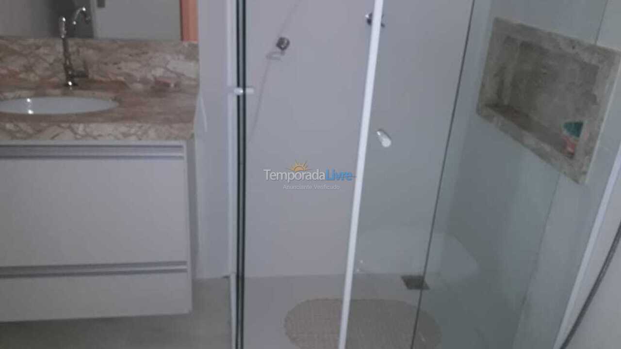 Apartamento para aluguel de temporada em Guarujá (Pitangueiras)