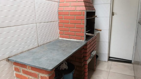 Maravillosa Casa en Praia Grande con Wi-Fi, Acogedora Barbacoa