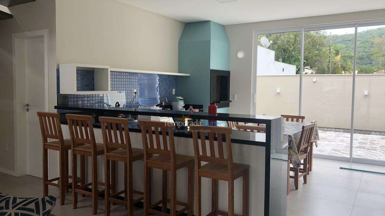 Casa para aluguel de temporada em Bombinhas (Mariscal)