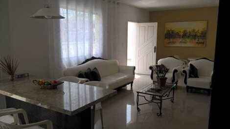 Casa con 03 habitaciones con aire acondicionado, cerca del ferry en el centro de Porto Seguro.