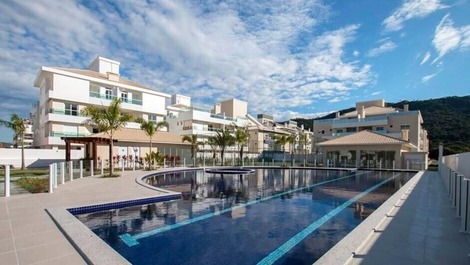 Precioso ático con 3 suites, jacuzzi, cancha deportiva. Completa!