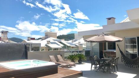 Precioso ático con 3 suites, jacuzzi, cancha deportiva. Completa!