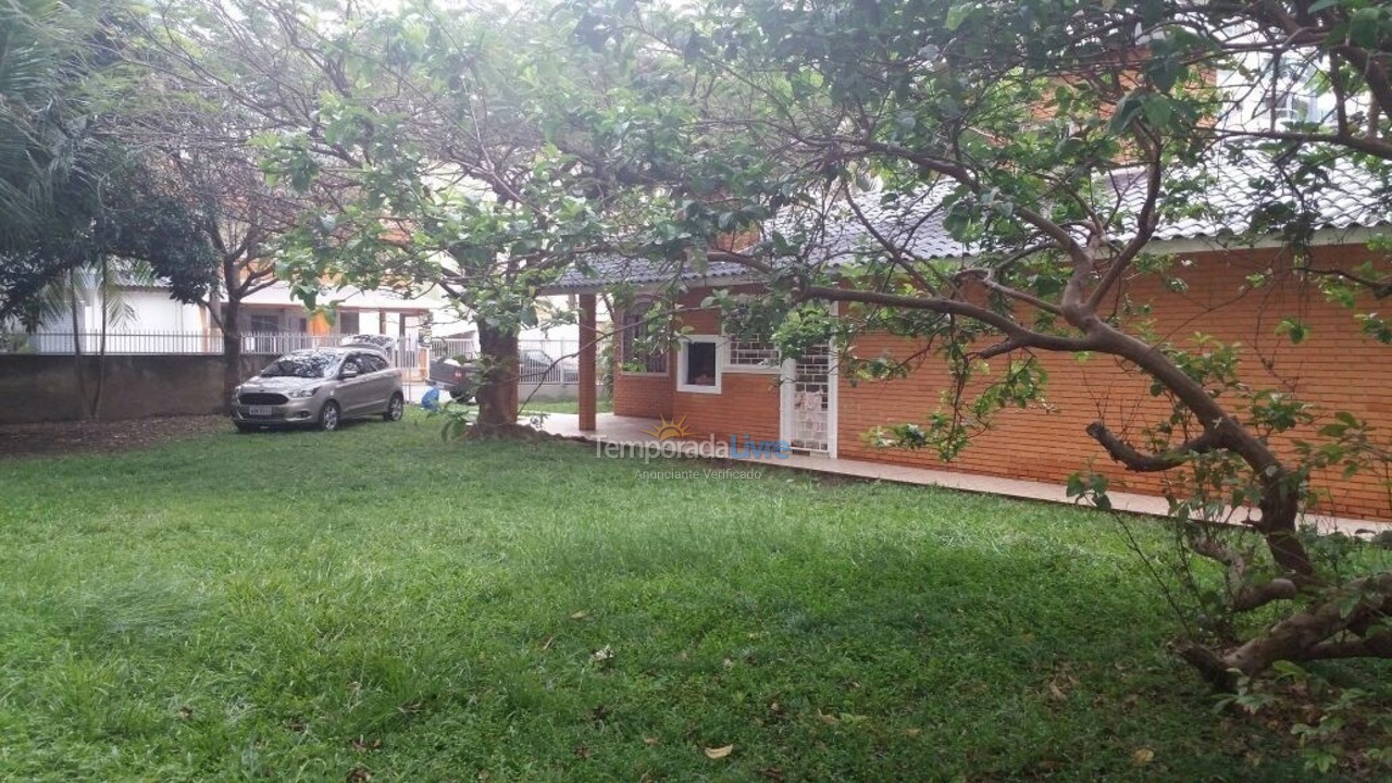 Casa para aluguel de temporada em Itapema (Meia Praia)