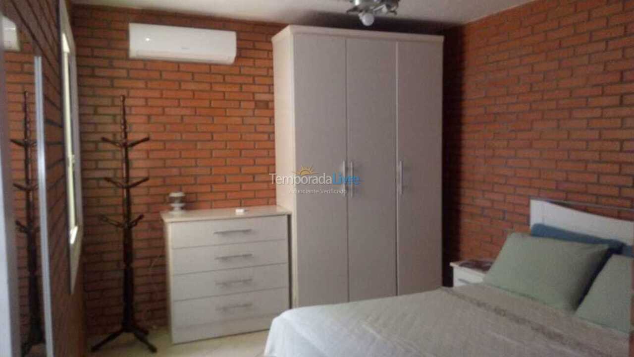 Casa para aluguel de temporada em Itapema (Meia Praia)