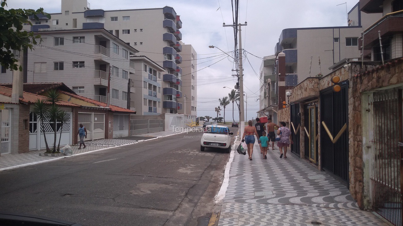 Casa para aluguel de temporada em Praia Grande (Praia do Caiçara)