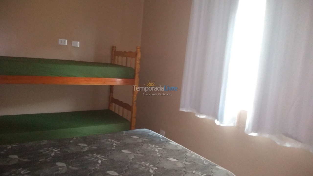 Casa para aluguel de temporada em Praia Grande (Praia do Caiçara)