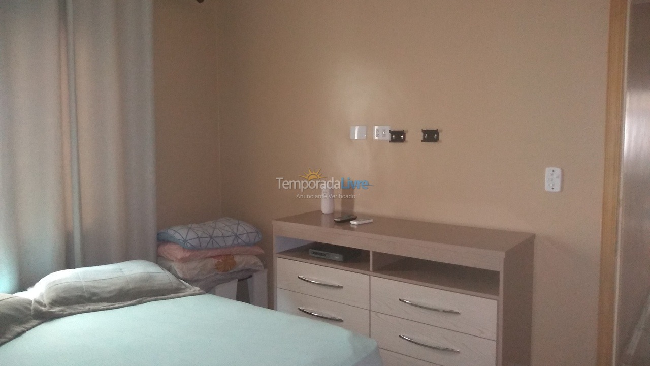 Casa para aluguel de temporada em Praia Grande (Praia do Caiçara)