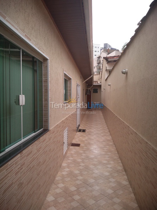 Casa para aluguel de temporada em Praia Grande (Praia do Caiçara)