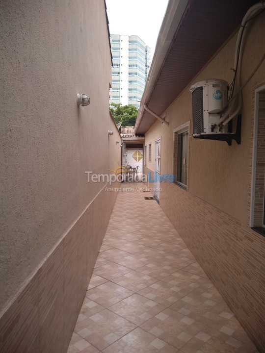 Casa para aluguel de temporada em Praia Grande (Praia do Caiçara)