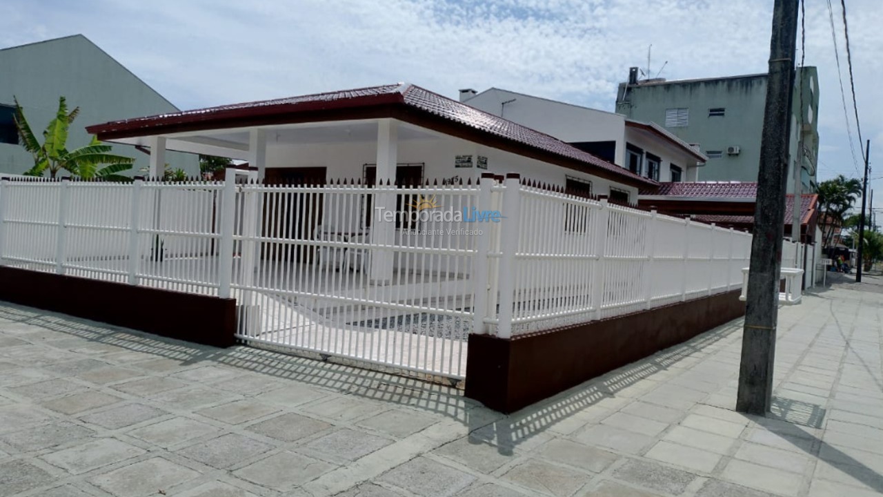 Casa para alquiler de vacaciones em Pontal do Paraná (Praia de Leste)