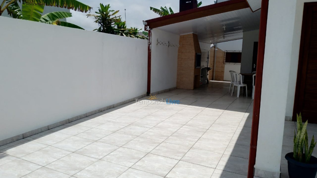 Casa para alquiler de vacaciones em Pontal do Paraná (Praia de Leste)