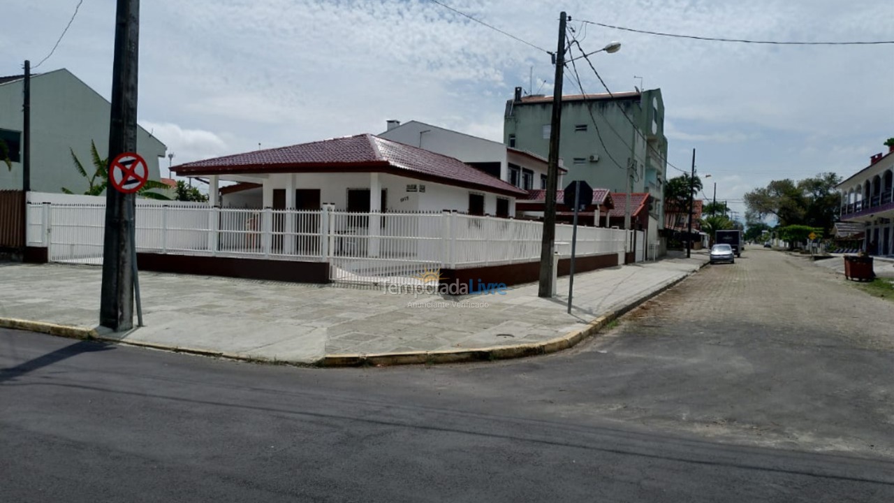 Casa para alquiler de vacaciones em Pontal do Paraná (Praia de Leste)