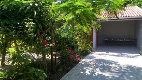 Itapoá / SC - Casa Edícula - one block from the sea, capacity 11 people