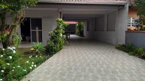 Itapoá / SC - Casa Edícula - one block from the sea, capacity 11 people