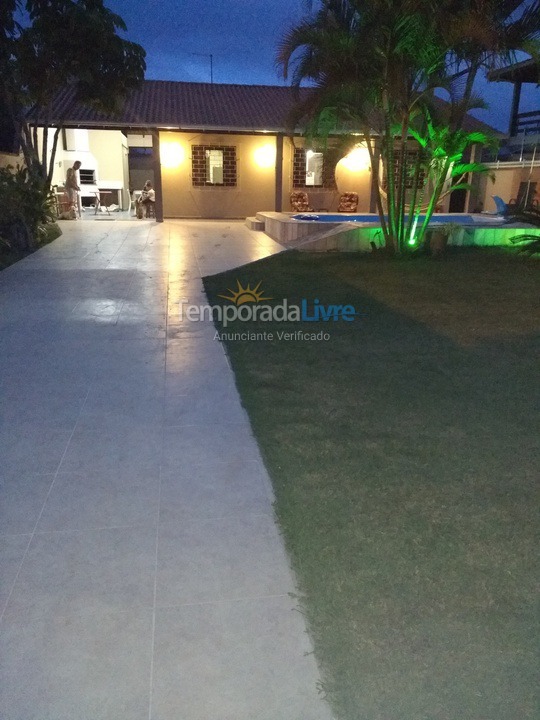 Casa para aluguel de temporada em Guaratuba (Coroados)