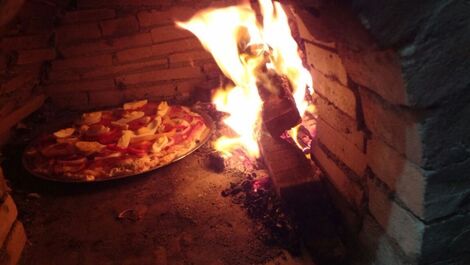 Visão de pizza sendo assada