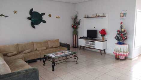 Beautiful house in Guarujá Cove with 5 suites and 100 meters from the sea