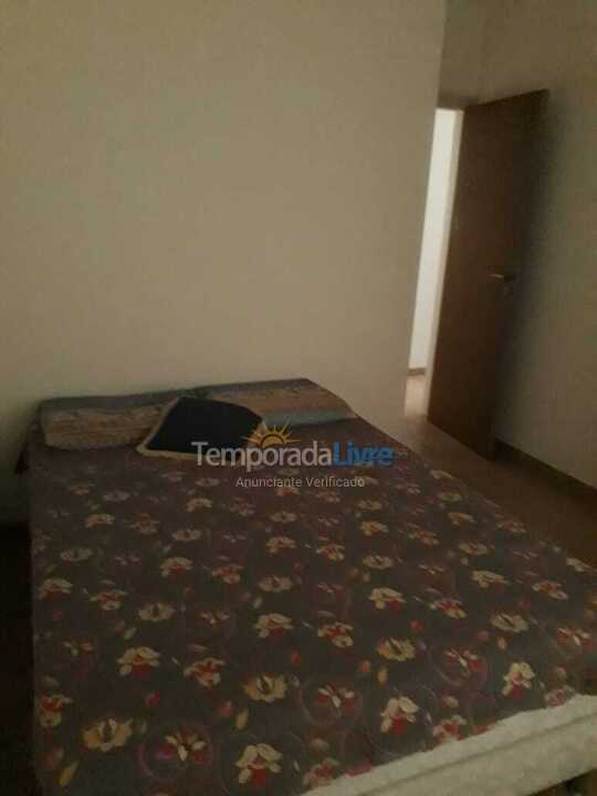 Apartamento para aluguel de temporada em Guarujá (Pitangueiras)