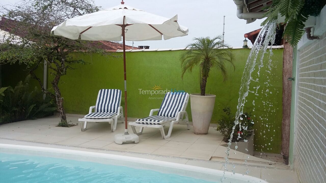 Apartamento para aluguel de temporada em Peruíbe (Balneario Maria Helena Novaes)