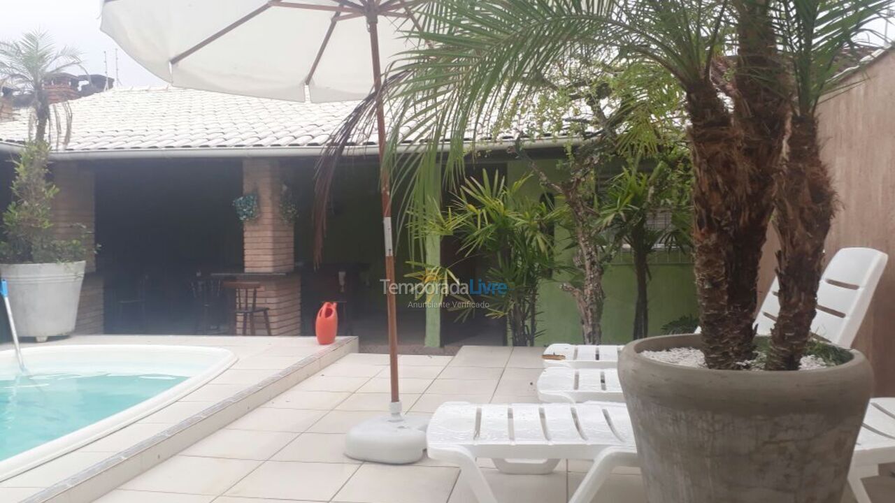 Apartamento para aluguel de temporada em Peruíbe (Balneario Maria Helena Novaes)