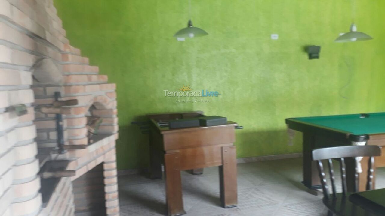 Apartamento para aluguel de temporada em Peruíbe (Balneario Maria Helena Novaes)