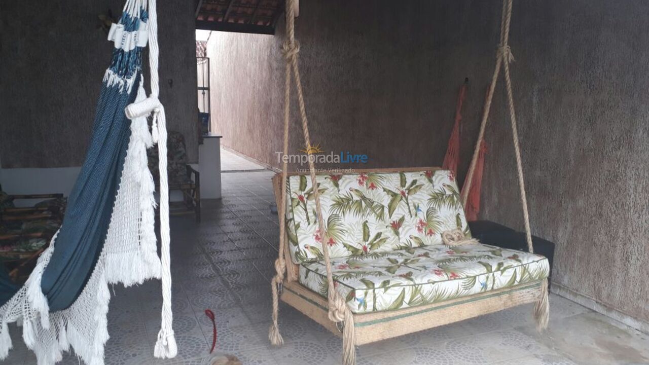 Apartamento para aluguel de temporada em Peruíbe (Balneario Maria Helena Novaes)