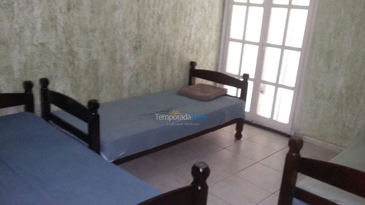 Apartamento para aluguel de temporada em Peruíbe (Balneario Maria Helena Novaes)