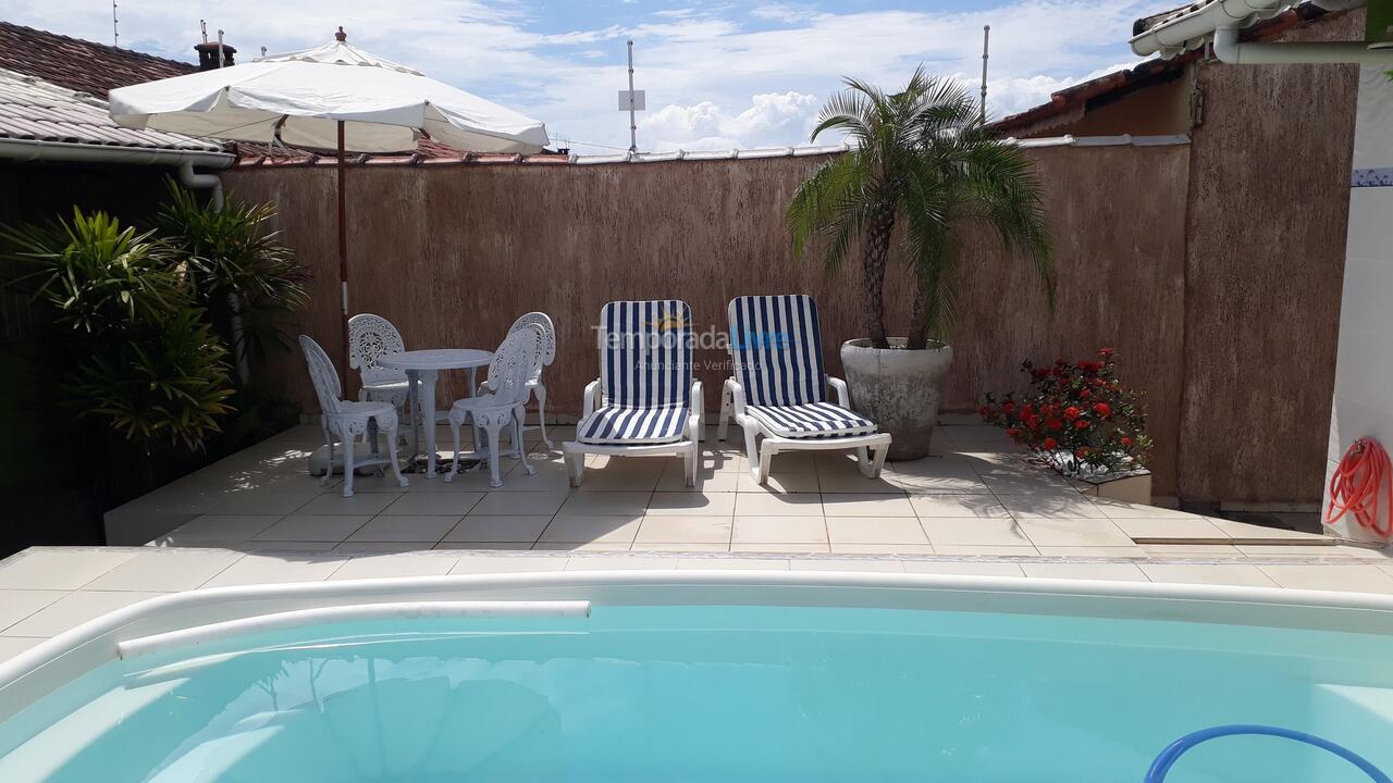 Apartamento para aluguel de temporada em Peruíbe (Balneario Maria Helena Novaes)