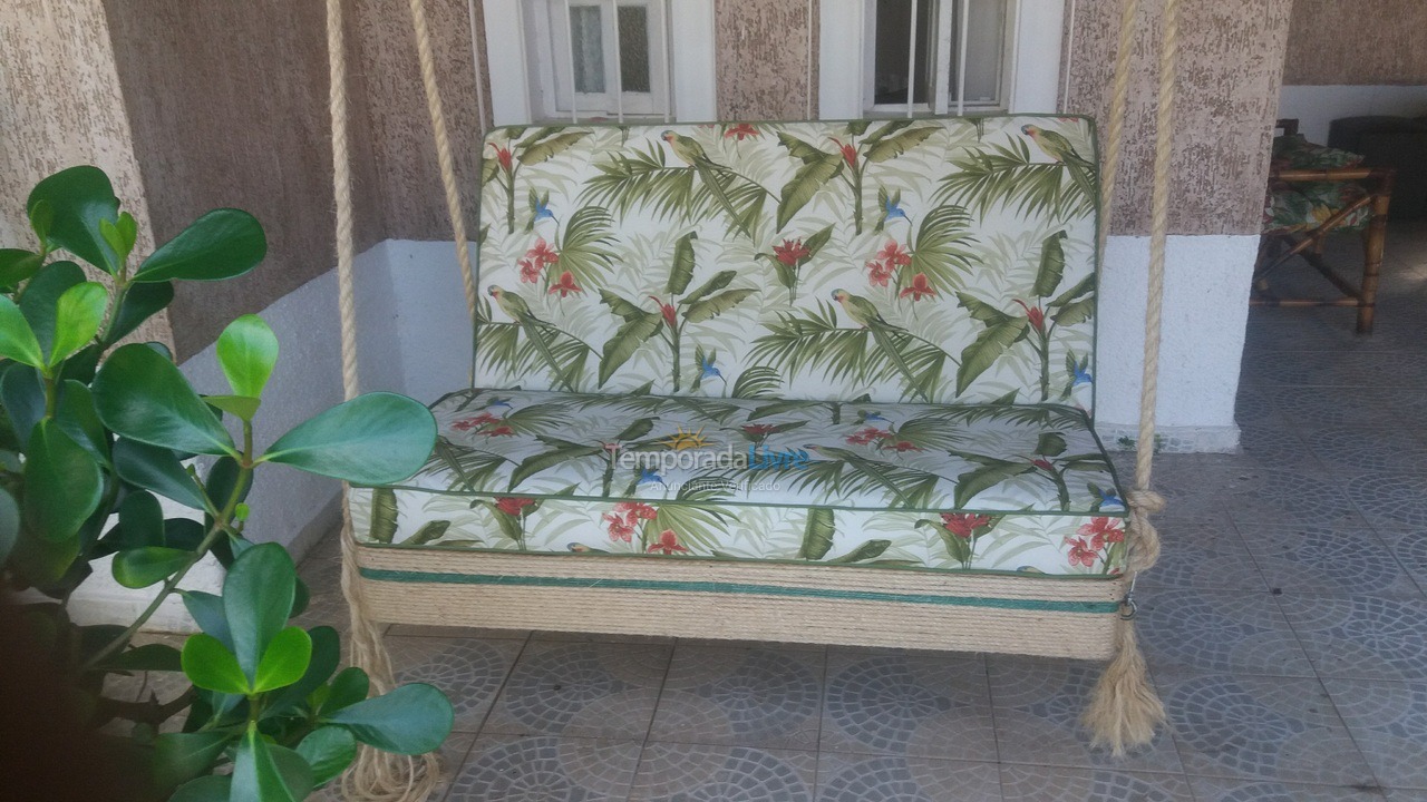 Apartamento para aluguel de temporada em Peruíbe (Balneario Maria Helena Novaes)