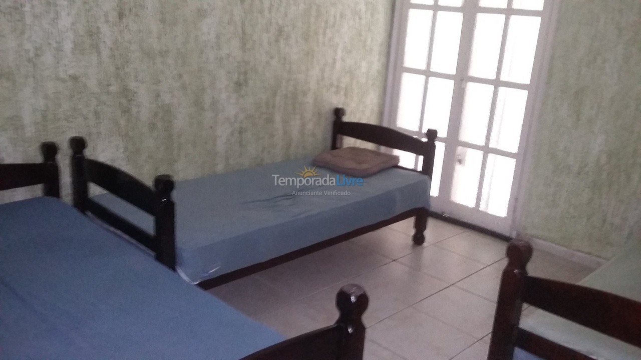 Apartamento para aluguel de temporada em Peruíbe (Balneario Maria Helena Novaes)