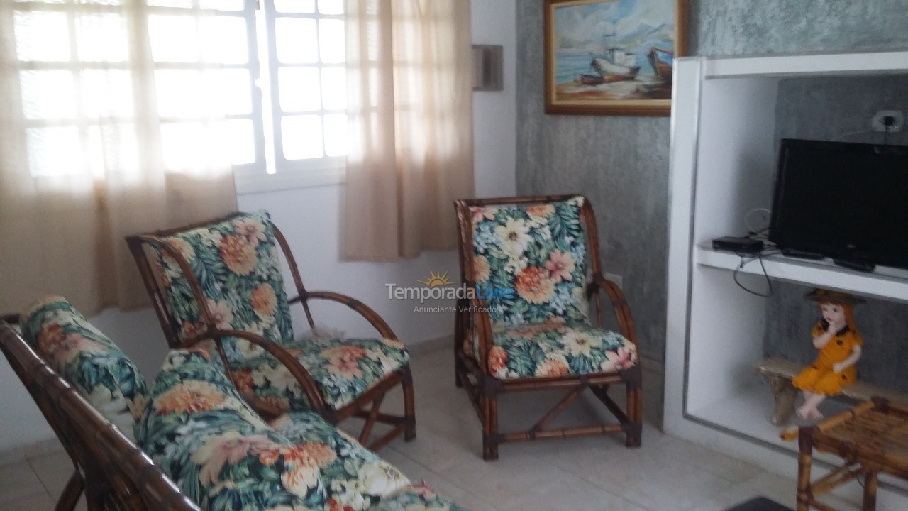 Apartamento para aluguel de temporada em Peruíbe (Balneario Maria Helena Novaes)